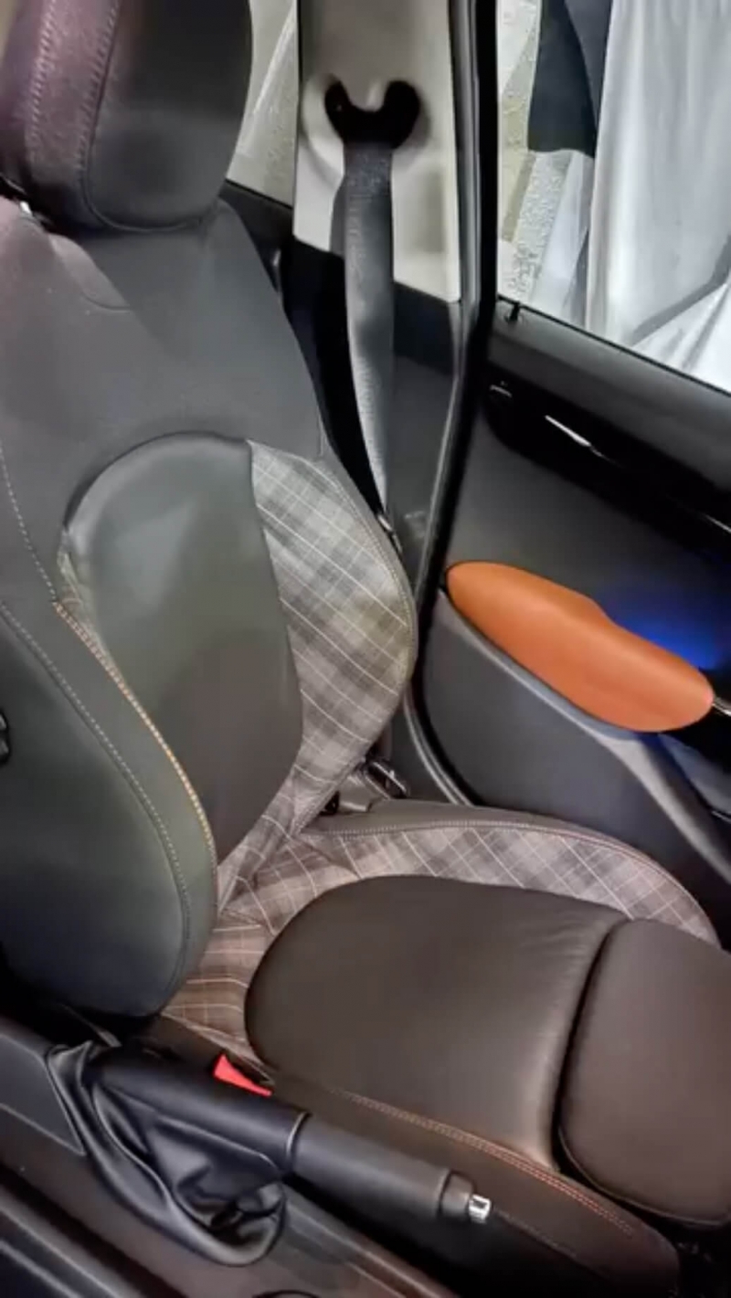 BMW MINI ジョンクーパーS センターアルカンタラに張替え2